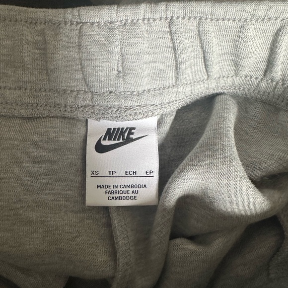 Nike Tech Fleece Joggers - Picture 2 of 2